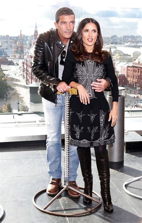 Salma Hayek With A Cat And Antonio Banderas In Moscow