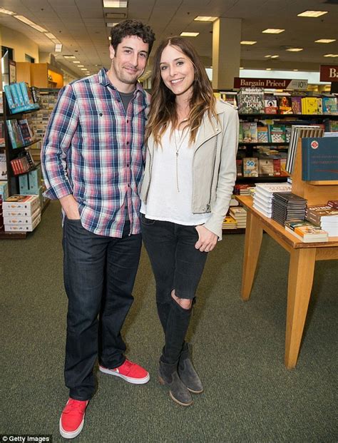 jason biggs posts picture of wife jenny mollen