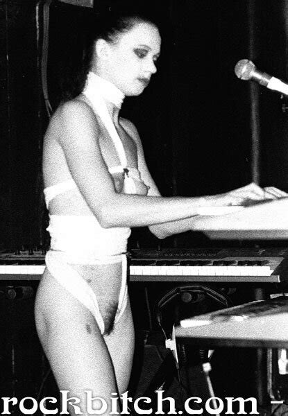 Rockbitch Nikki Playing Synth Naked During Show Nudeshots