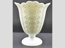 Vintage Fenton Art Glass Daisy Button Milk Glass Pattern
