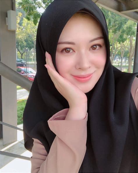 pin by c coco on asian style in 2020 beautiful hijab hijabi girl