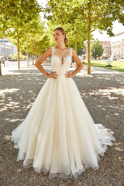 30307 Wedding Dress From Novabella By Diane Legrand Uk