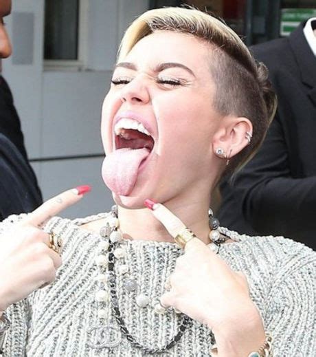 cumshot miley cyrus facial please comments or cumshot on her face