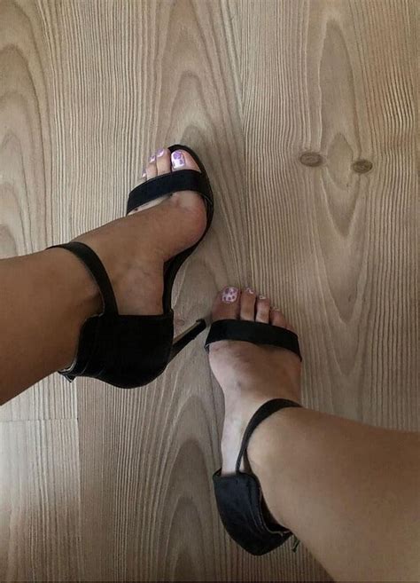 Turkish Pretty Women In Clothes Showing Off Feet Fetish Ayak 376 Pics