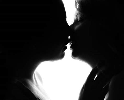 230 hot lesbian kissing fotos de stock imagens e fotos royalty free