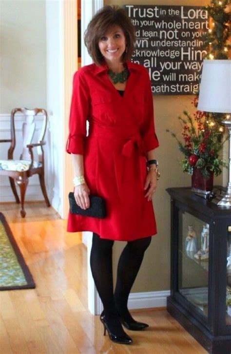 Casual Christmas Party Outfits Ideas For Women Over 40 22