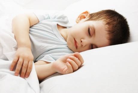 praktikkan  melatih anak tidur sendiri tapi tetap