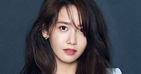Snsd S Yoona Charms Fans Through 1st Look S December Issue