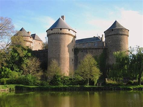 chateau de lassay chateaux histoire  patrimoine montjoyenet