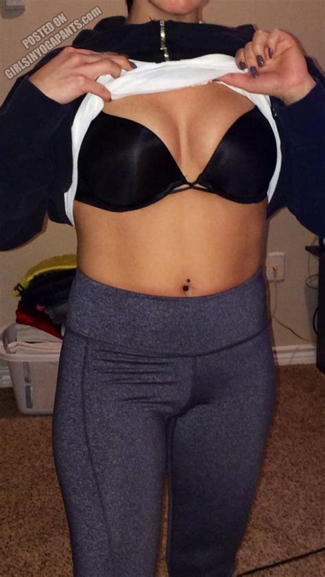 titty tuesday a fan s girlfriend flashes us hot girls in yoga pants best yoga pants