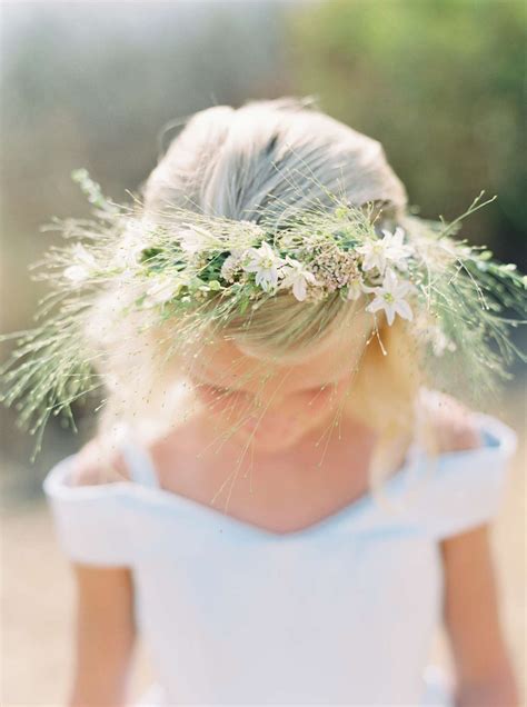 20 adorable flower girl hairstyles