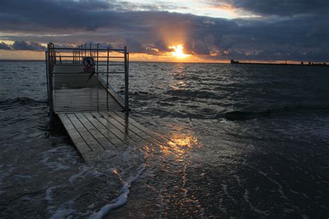 무료 이미지 바닷가 바다 대양 수평선 구름 해돋이 일몰 햇빛 아침 육지 웨이브 새벽 황혼 저녁 반사