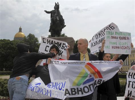 russia passes anti gay law that makes homosexuals invisible