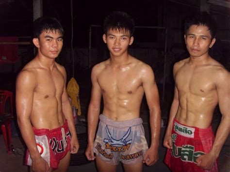 thai boxer dance