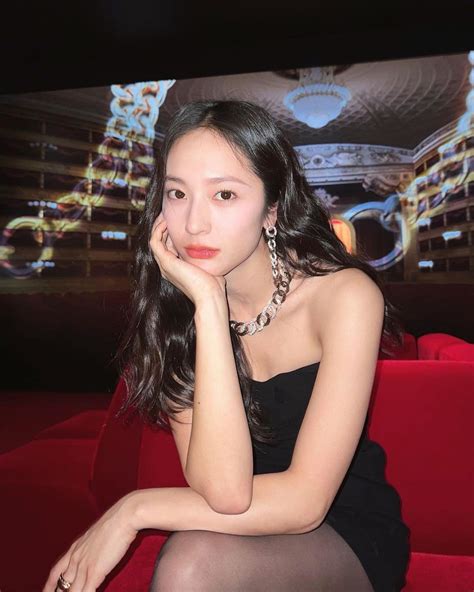 a fan s anecdote detailing how f x s krystal paid for her meal goes