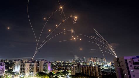 israelis dead  hamas attacks  dozens  warplanes strike gaza strip world