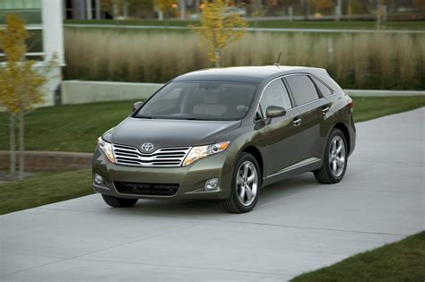 toyota introduces   venza