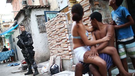 Brazilian Army Occupies Rio Shantytown Ahead Of World Cup Cnn