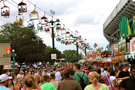 governor walker kicks   wisconsin state fair urban milwaukee