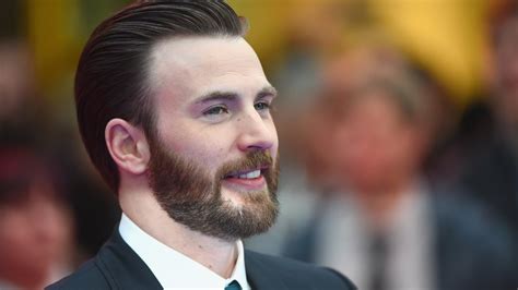 chris evans says he s done with captain america after avengers 4