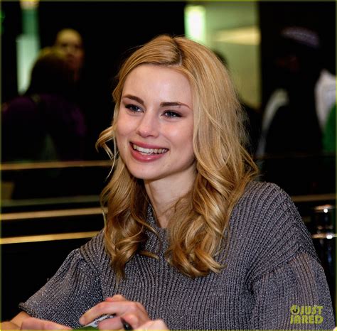 Zoey Deutch And Lucy Fry Vampire Academy Houston Signing