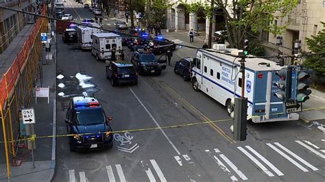 2 Seattle Police Officers Shot One Suspect Dead Cnn