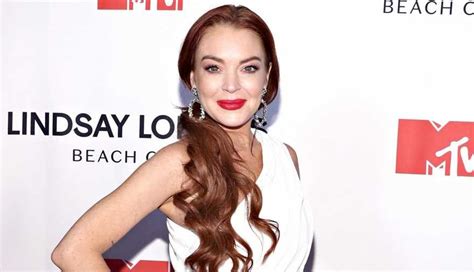 whoa lindsay lohan goes totally nude for her 33rd