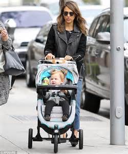 jessica alba takes daughter haven out shopping daily mail online