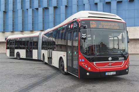 tmb introduces    articulated hybrid vehicles   bus fleet ecology urban