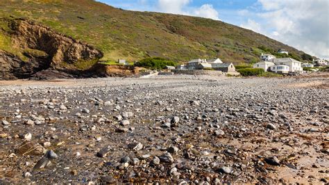 tourist who stole pebbles from cornwall beach forced to return them