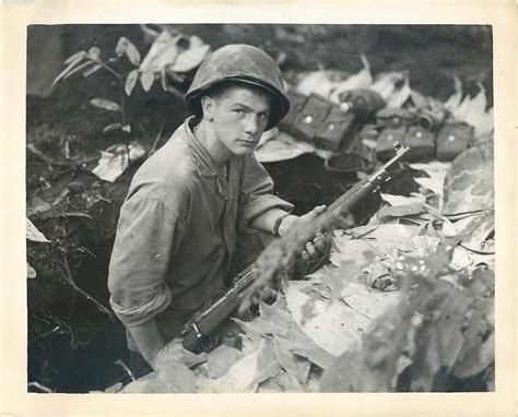 1944 u s 1st marine division pfc edward j ross already a veteran of guacacanal at 19 earned