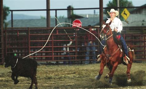 breakaway rodeo shines spotlight  women images arizona