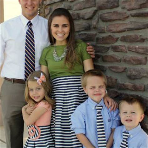 stripe family photo session outfit ideas tip junkie
