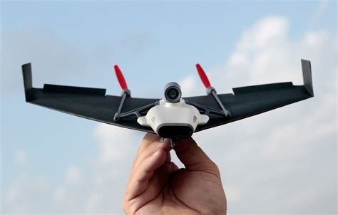 le drone en papier powerup fpv decolle grace au partenariat avec parrot