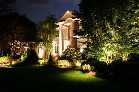 landscape outdoor lighting  ways  bring   beauty