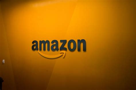 los angeles man cons amazon    million  fake  party sales