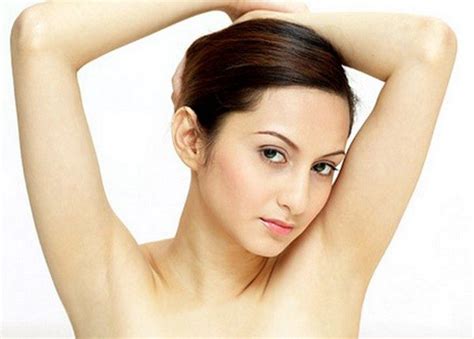 natural ways   rid  dark underarms