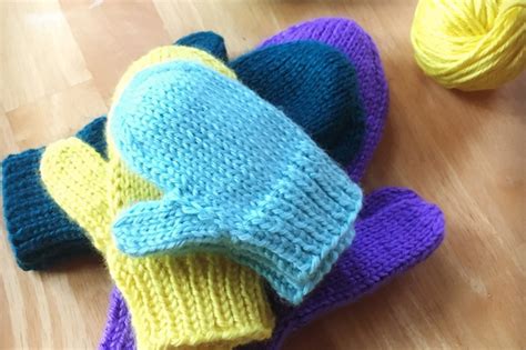 basic knit mittens knitting pattern designed  purlsandpixels