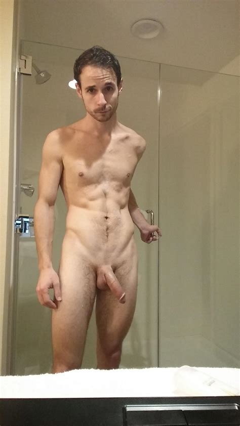 athletic john1funn flashes his full naked body mrgays