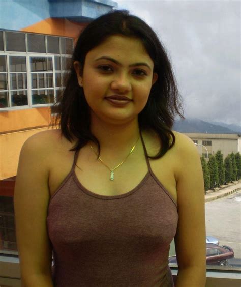 hot and beauty world aarthi bhabhi is hot indian actress