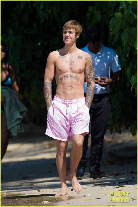 Justin Bieber S Body Is Ripped In New Shirtless Beach