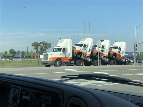 semi truck towing   semi trucks
