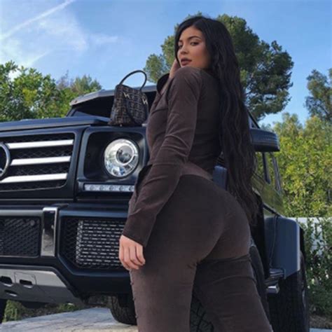 kylie jenner poses  skintight tracksuit  months  giving birth   uk