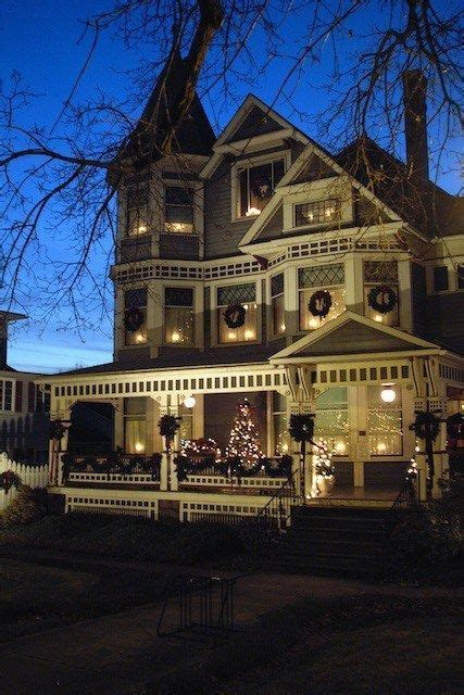 victorian house decorated  christmas christmas pinterest
