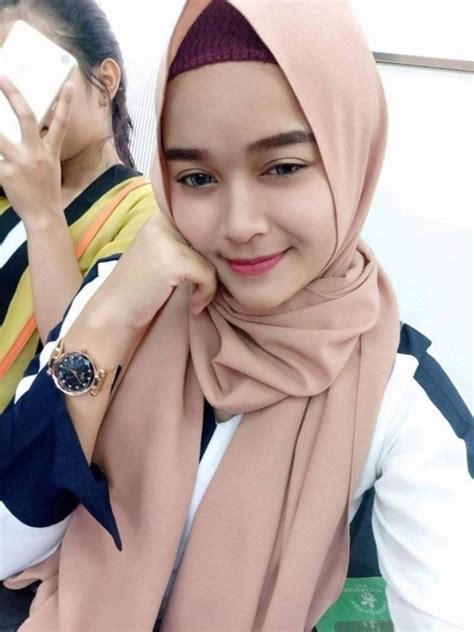 awek melayu bertudung yang amat cun dan cantik eratuku