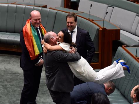 why this photo of two politicians from opposite sides hugging says so