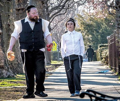 ‘menashe’ Offers A Rare Look At The Lives And Laws Of Hasidic Jews