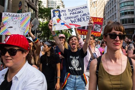 Nsfw Photos Thousands Of Lesbians Take Over Fifth Ave For Nyc Dyke