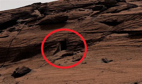 nasas curiosity rover spots  doorway  mars