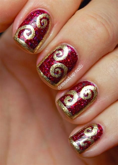 30 Beautiful Examples Of Gold Glitter Nail Polish Art